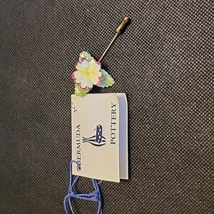 Bermuda Pottery brooch